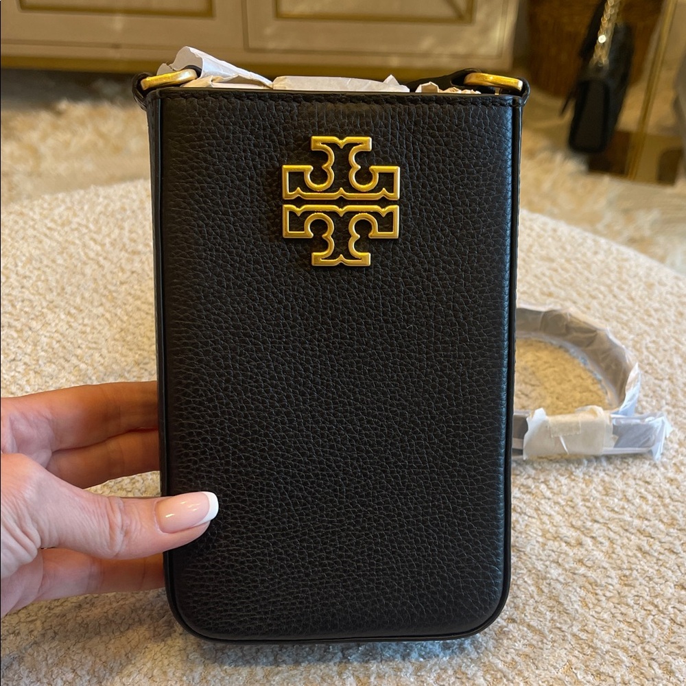 NWOT Tory Burch Black Pebbled Leather Crossbody Phone Pouch with Gold Logo